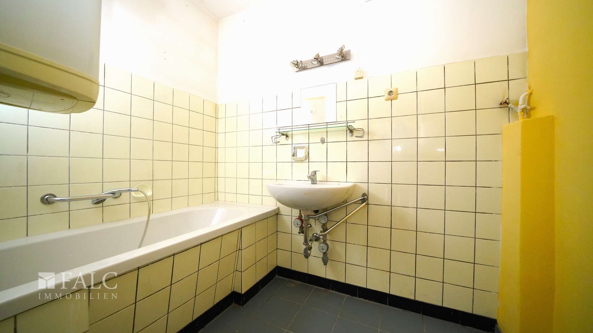 Badezimmer 1.DG WH 4 - leer